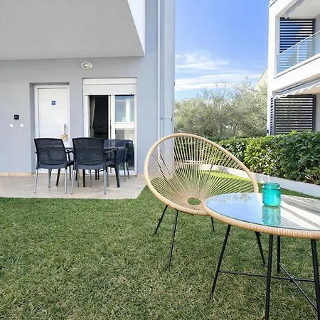 Apartamento Eliza By Horizon Homes Ofrínion