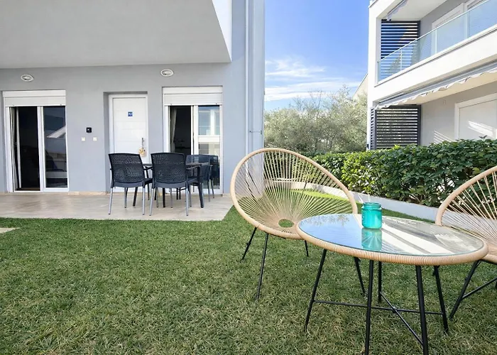 Apartamento Eliza By Horizon Homes Ofrínion